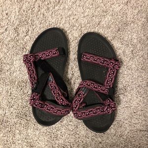 Teva Hurricane pink size 9 sandal